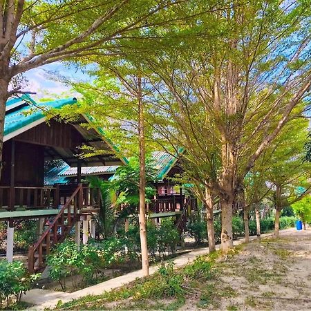 Hotel Rasta House,,Koh Phayam Exterior foto
